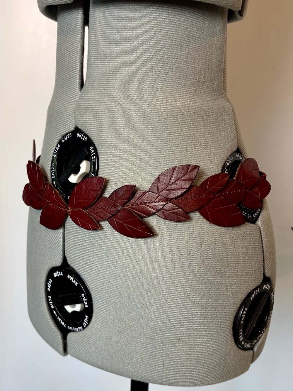 Leather Leaf Motif Waist Belt or Laurel Headband, adjustable, brown, EUC, 29-34 - Picture 10 of 12